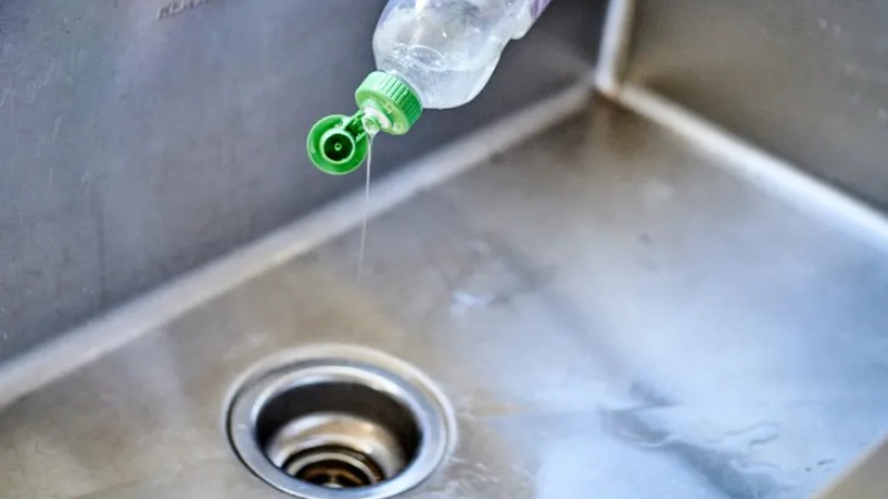 kitchen-drain-cleaning-grease-clog